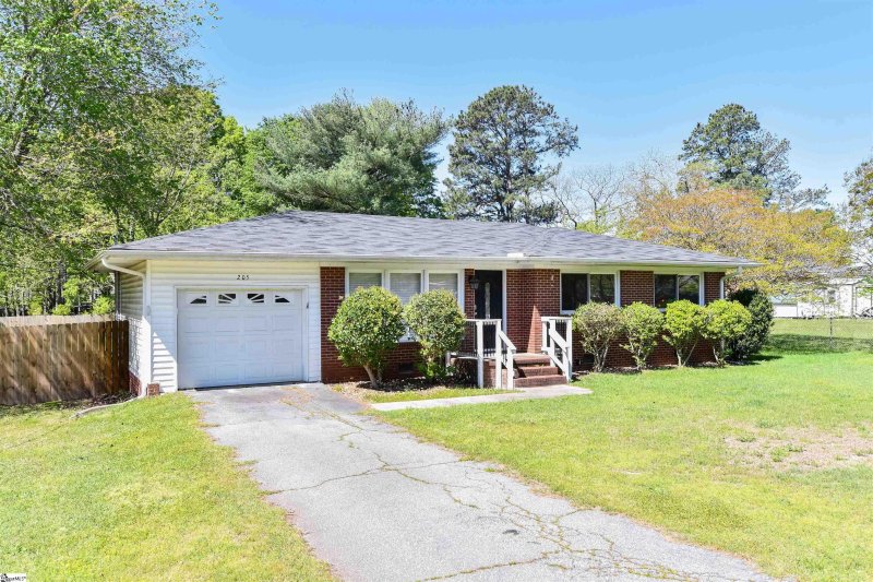 Property image 2 at 205 Looneybrook Drive, Fountain Inn, SC 29644