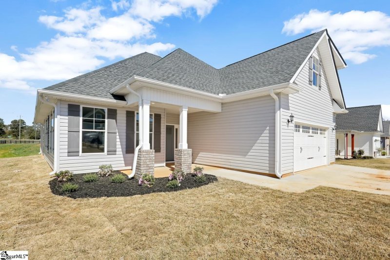 Property image 2 at 101 Carolina Drive, Piedmont, SC 29673