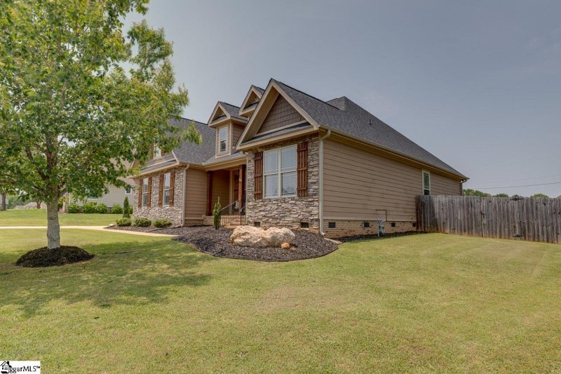 Property image 2 at 100 Clearridge Way, Greer, SC 29651