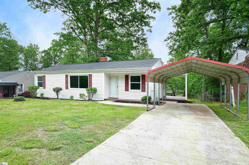 Property image 2 at 130 Overbrook Circle, Spartanburg, SC 29306