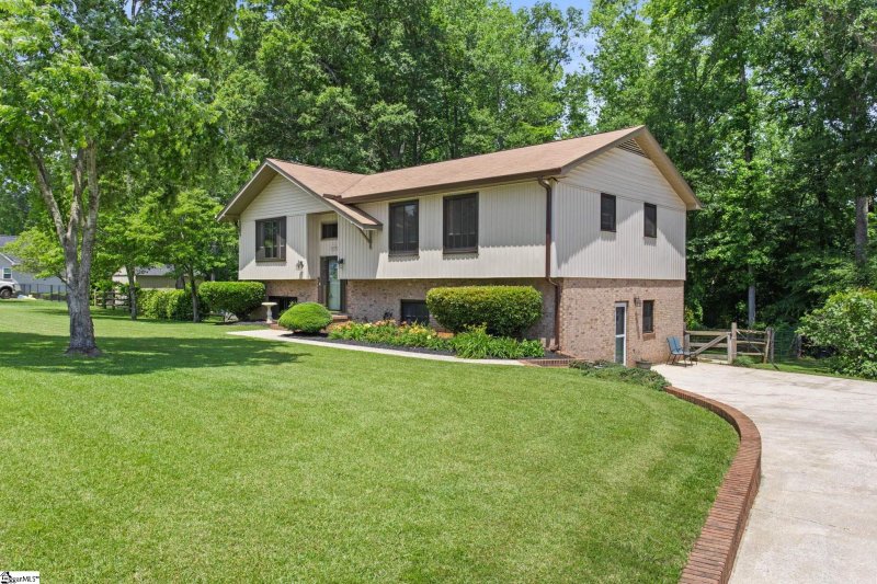 Property image 3 at 1159 Lakeview Drive, Greenville, SC 29611