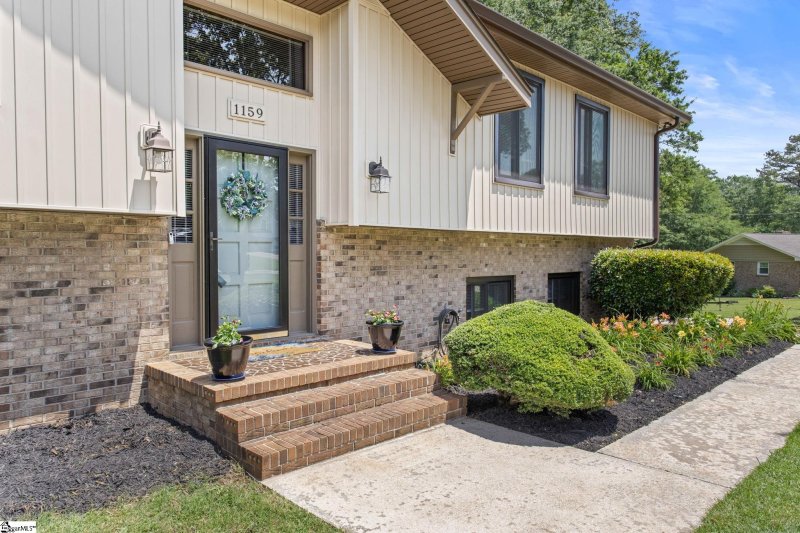 Property image 4 at 1159 Lakeview Drive, Greenville, SC 29611