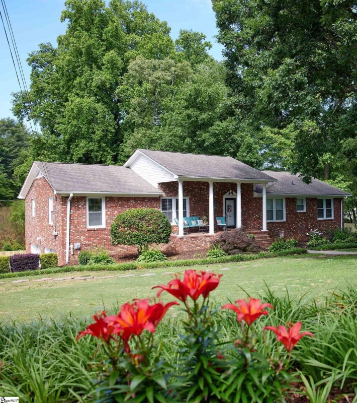 Property image 2 at 206 Cherokee Drive, Greenville, SC 29615-1119