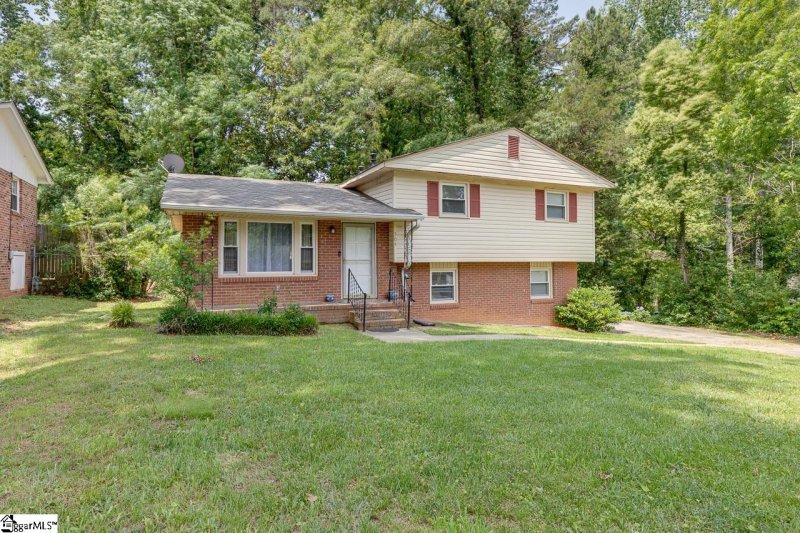 Property image 2 at 304 W Castle Drive, Greenville, SC 29605