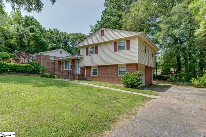 Property image 3 at 304 W Castle Drive, Greenville, SC 29605