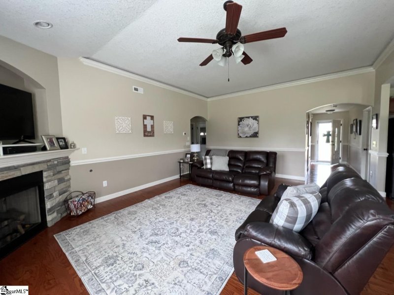 Property image 2 at 328 Meadowmoor Road, Greer, SC 29651