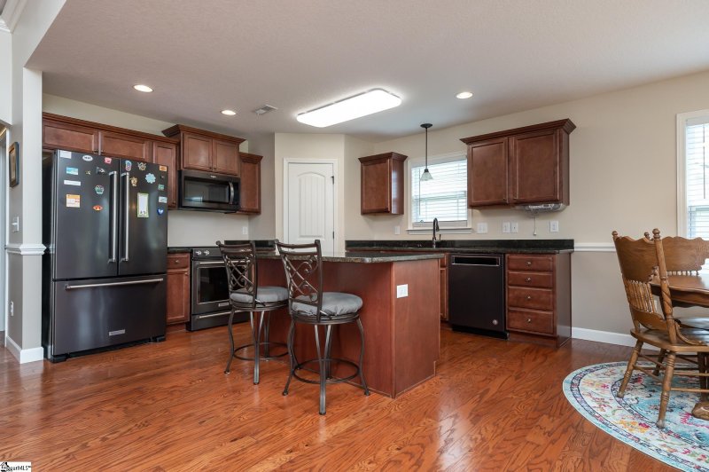 Property image 4 at 328 Meadowmoor Road, Greer, SC 29651