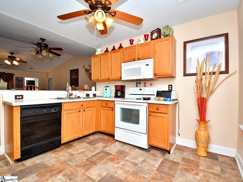 Property image 5 at 2 Rustling Creek Court, Simpsonville, SC 29681