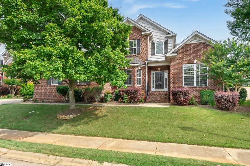 202 Gladstone Way