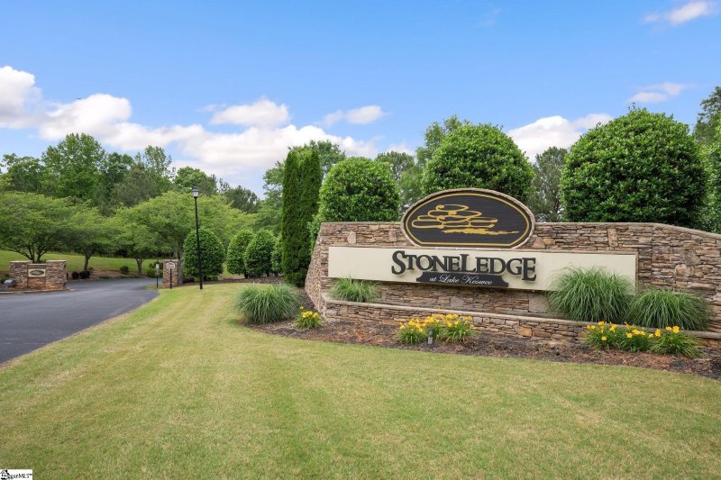 Property image 2 at 564 Sunset Point Drive, West Union, SC 29696