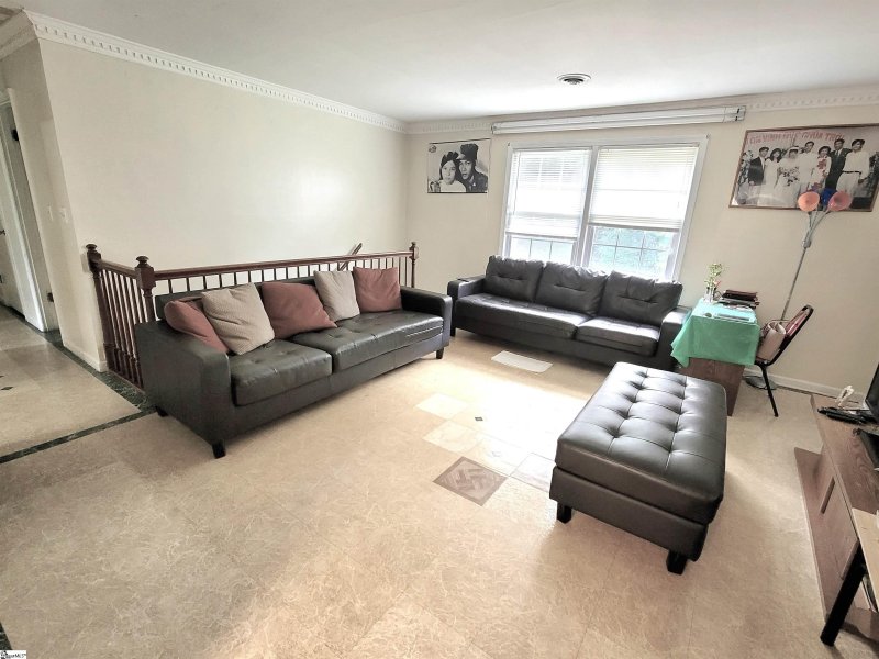 Property image 2 at 212 Lowndes Avenue, Greenville, SC 29607