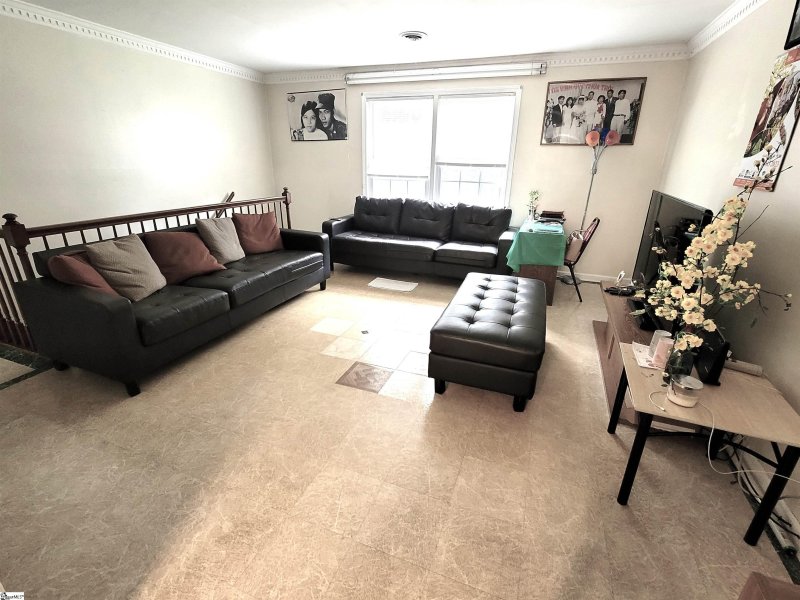 Property image 4 at 212 Lowndes Avenue, Greenville, SC 29607