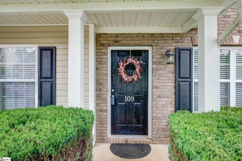 Property image 3 at 109 Meadow Blossom Way, Simpsonville, SC 29681