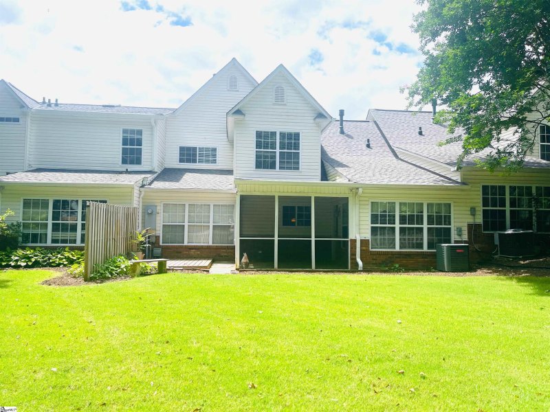 Property image 3 at 416 Windbrooke Circle, Greenville, SC 29615