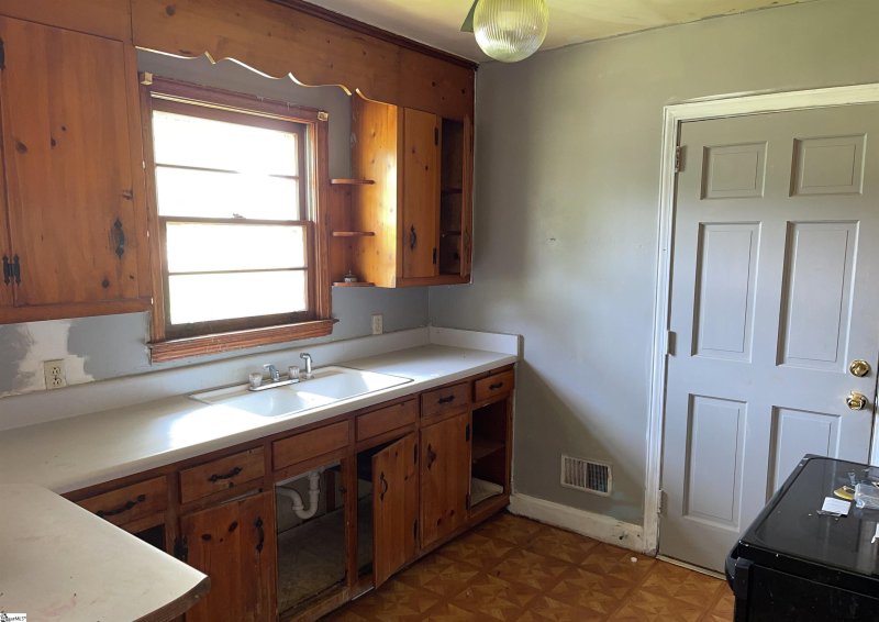 Property image 3 at 6 Rhonda Court, Greenville, SC 29617