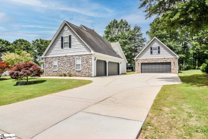 Property image 2 at 132 Sunshine Drive, Simpsonville, SC 29681