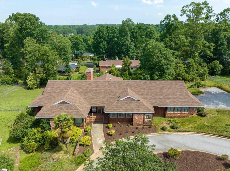 Property image 2 at 114 Brian Drive, Spartanburg, SC 29307