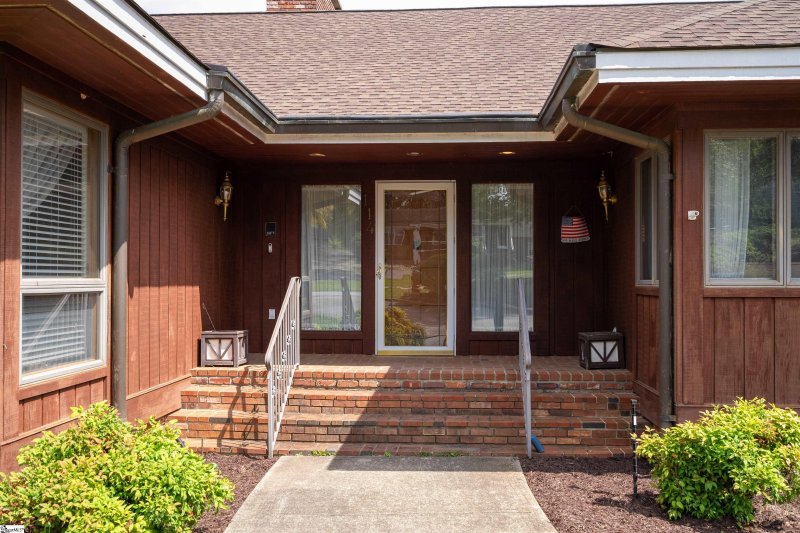 Property image 3 at 114 Brian Drive, Spartanburg, SC 29307