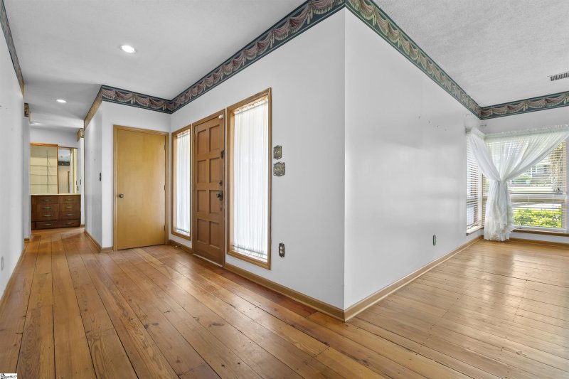 Property image 4 at 114 Brian Drive, Spartanburg, SC 29307