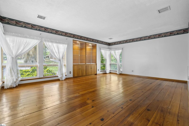 Property image 5 at 114 Brian Drive, Spartanburg, SC 29307