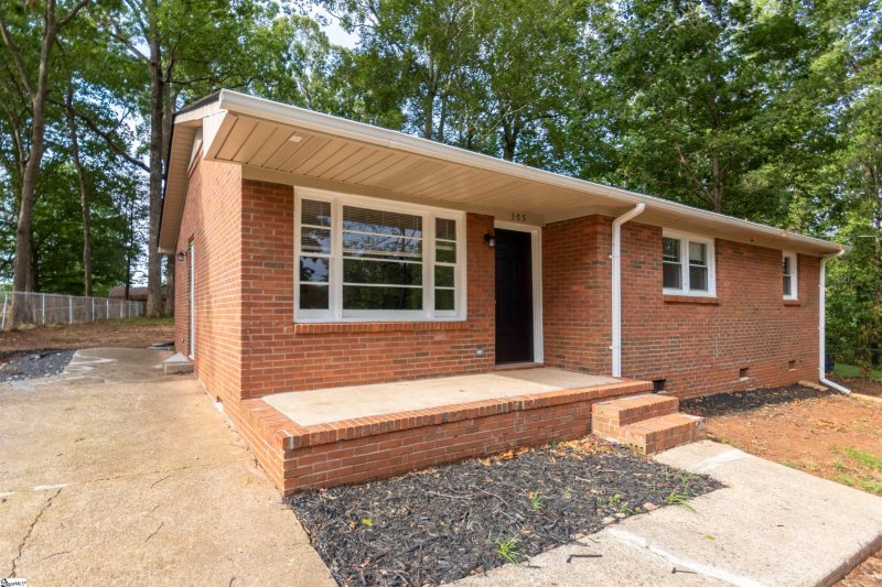 Property image 2 at 305 KENMORE Drive, Piedmont, SC 29673