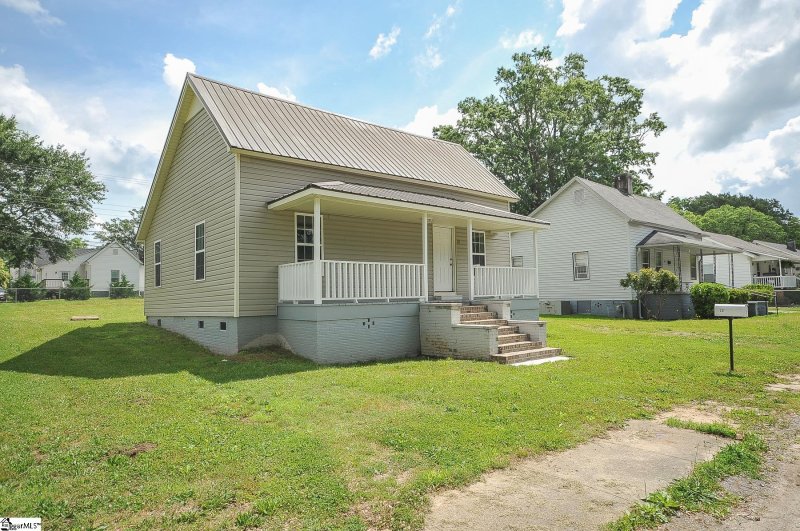 Property image 2 at 237 Buncombe Street, Woodruff, SC 29388