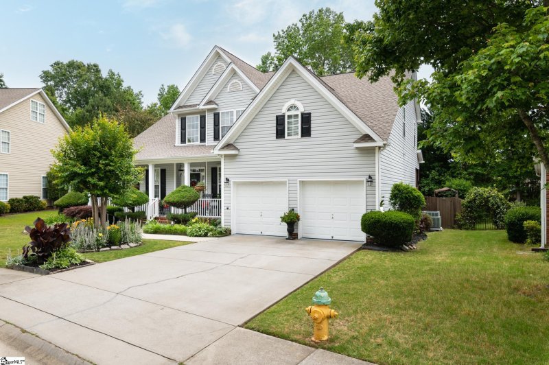 613 Kingsmoor Drive