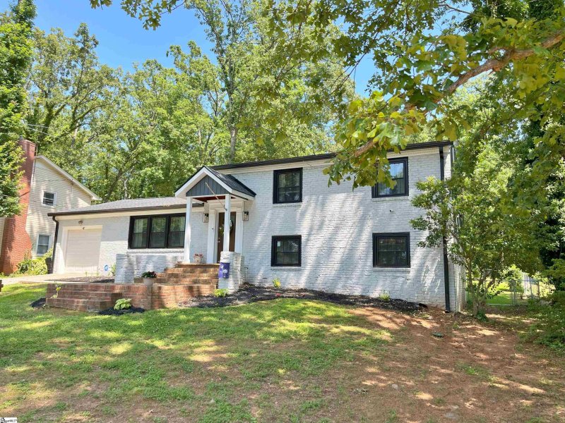 Property image 2 at 11 Pine Creek Court, Greenville, SC 29605