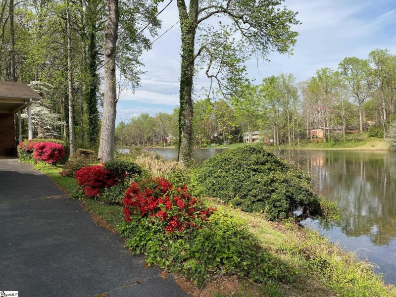Property image 2 at 33 Lotus Court, Greenville, SC 29609