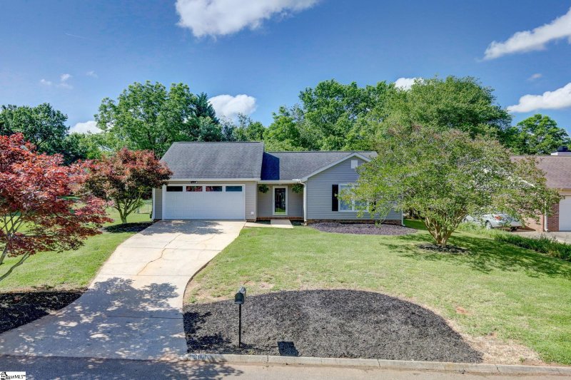 Property image 2 at 304 Laurel Tree Lane, Simpsonville, SC 29681