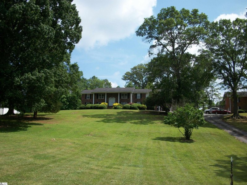 Property image 2 at 423 Westcliffe Way, Greenville, SC 29611-3041