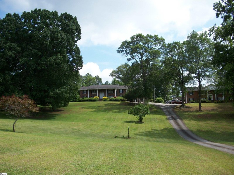 Property image 3 at 423 Westcliffe Way, Greenville, SC 29611-3041