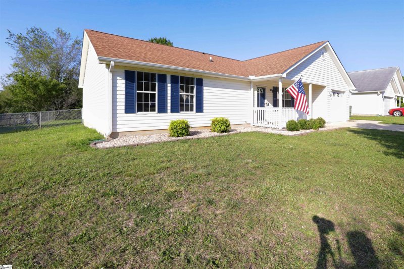 Property image 2 at 102 Country Gardens Drive, Fountain Inn, SC 29644