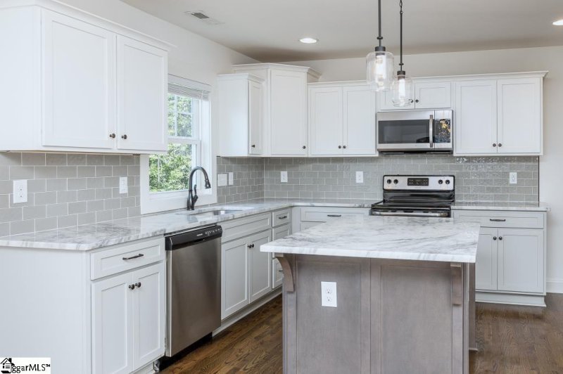 Property image 4 at 13 McAdoo Avenue, Greenville, SC 29607