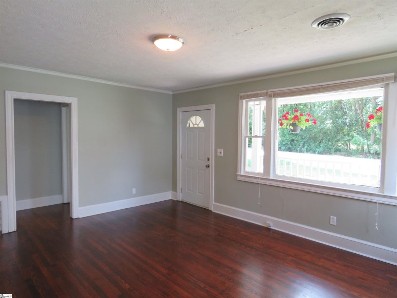 Property image 2 at 30 Sycamore Drive, Greenville, SC 29607