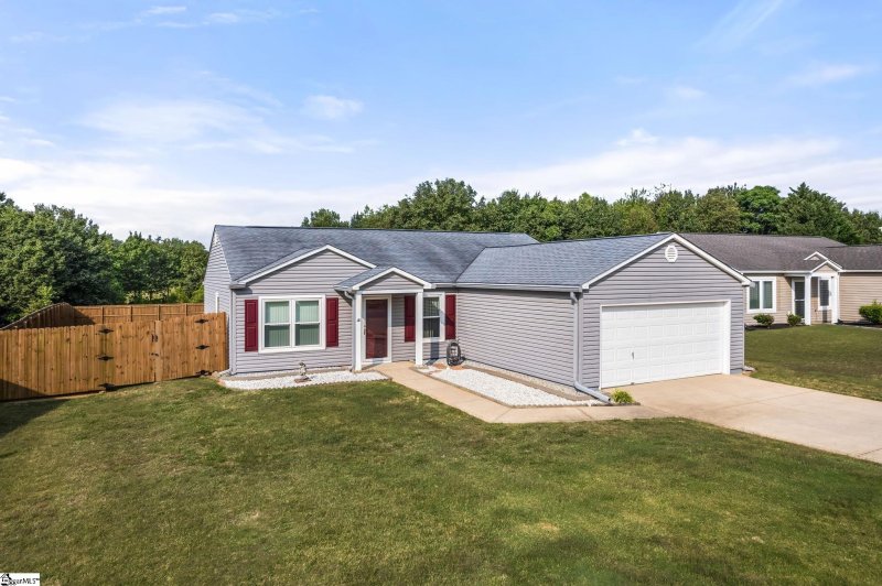 Property image 3 at 12 Tripmont Court, Simpsonville, SC 29680