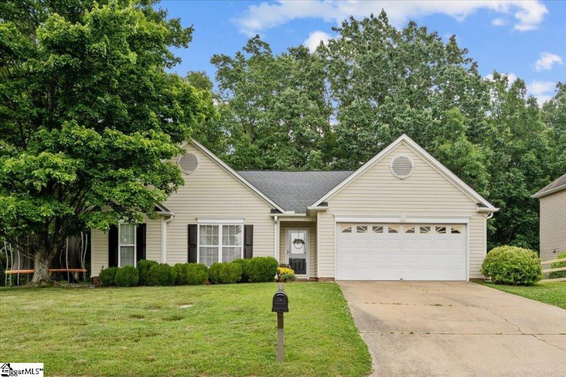 Property image 2 at 300 Beckenham Lane, Greenville, SC 29609