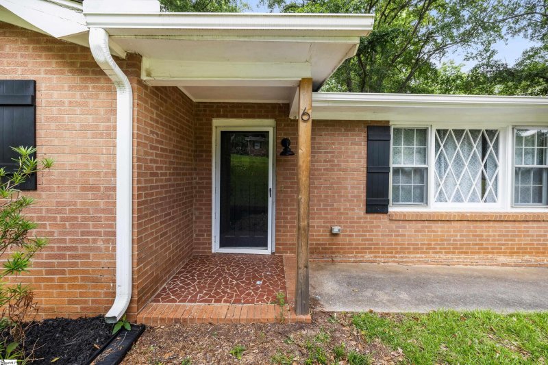 Property image 4 at 6 N Oak Forest Drive, Greenville, SC 29617