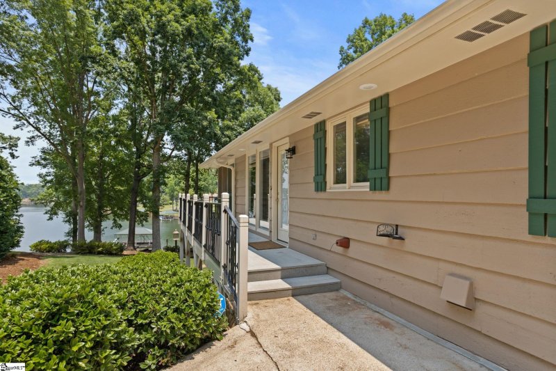 Property image 3 at 120 Lake Bowen Drive, Inman, SC 29349