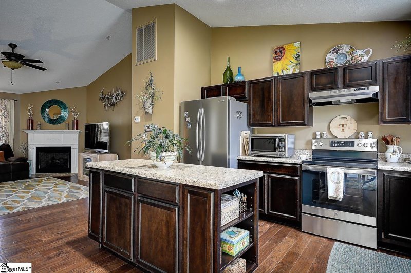 Property image 3 at 18 Nautical Drive, Greer, SC 29650