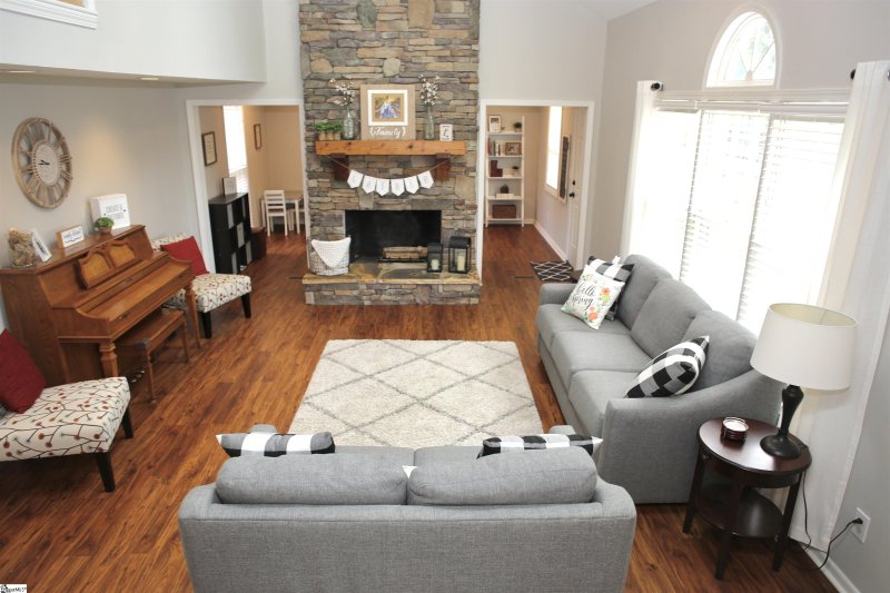 Property image 4 at 12 W Shefford Street, Greer, SC 29650