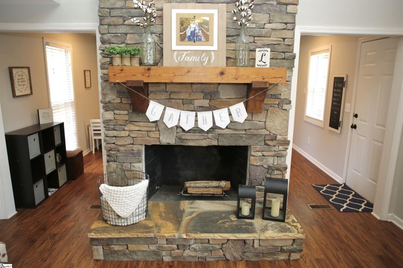 Property image 5 at 12 W Shefford Street, Greer, SC 29650