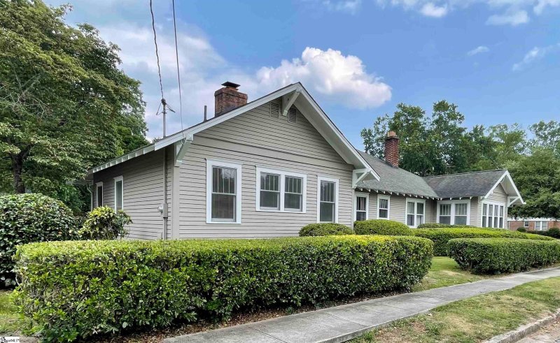 Property image 3 at 108 W Walnut Street, Clinton, SC 29325