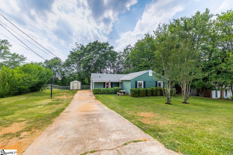 Property image 2 at 125 W Celestial Drive, Greer, SC 29651