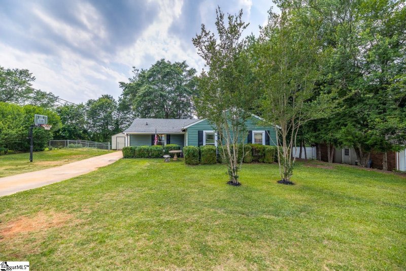 Property image 3 at 125 W Celestial Drive, Greer, SC 29651