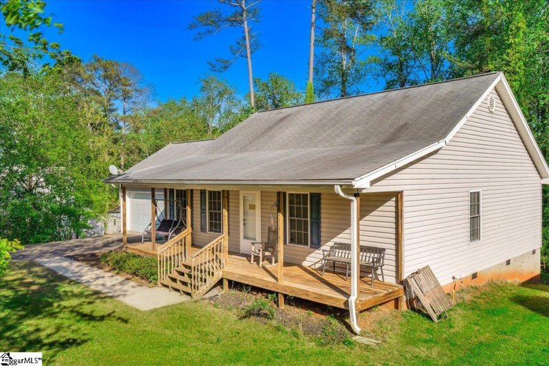 522 Robinhood Drive
