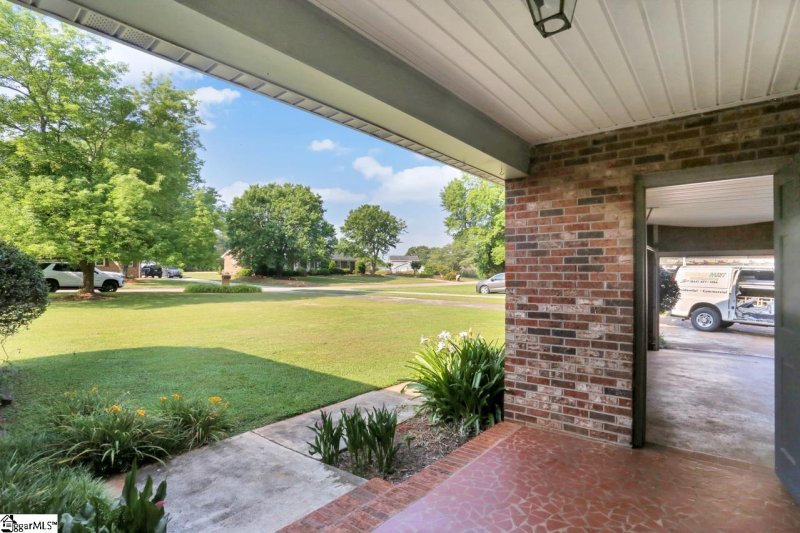 Property image 4 at 7 Peachtree Lane, Greer, SC 29651-5914