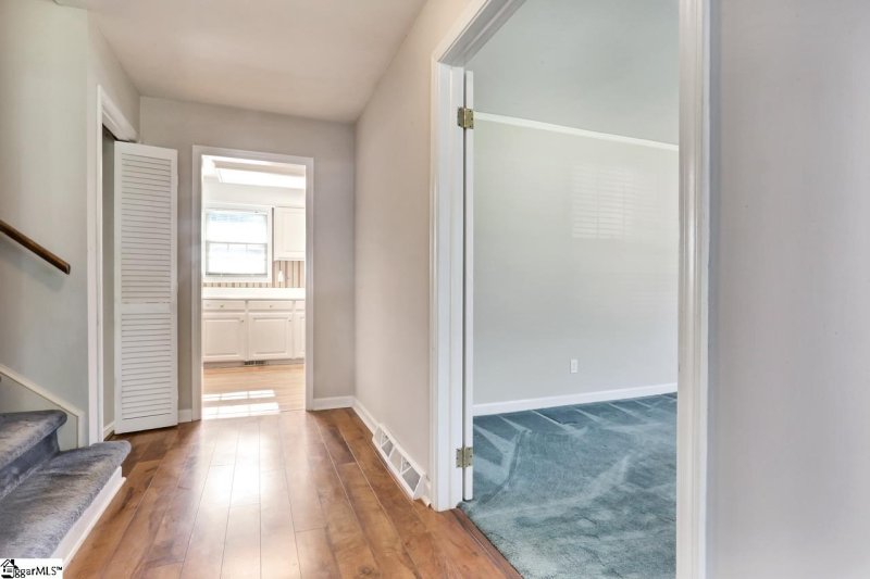 Property image 5 at 7 Peachtree Lane, Greer, SC 29651-5914