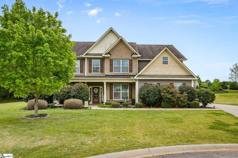 1012 Hillcrest Court