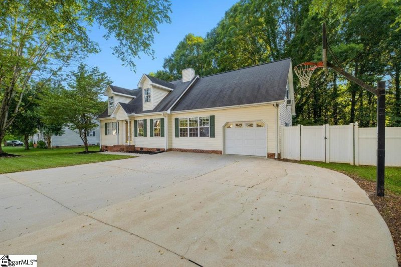 Property image 2 at 205 Patio Road, Easley, SC 29642